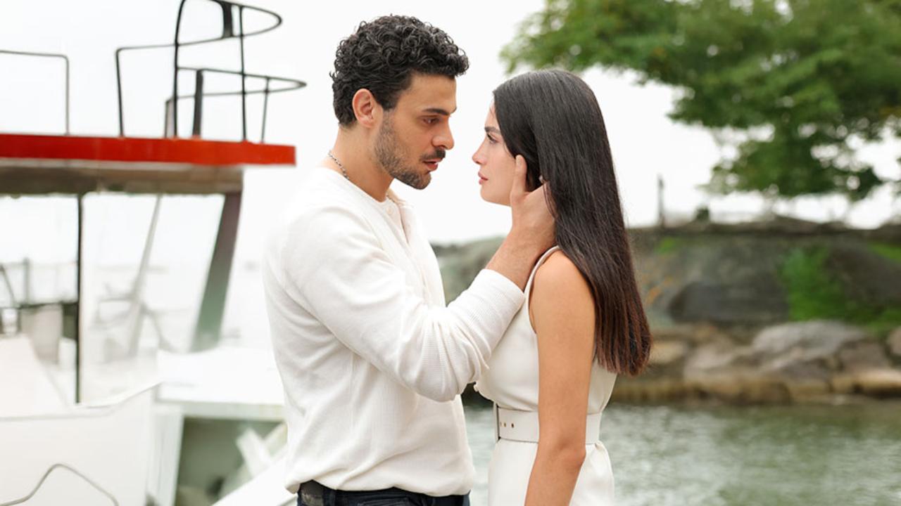 مسلسل عيناك كالبحر الاسود مترجم كامل